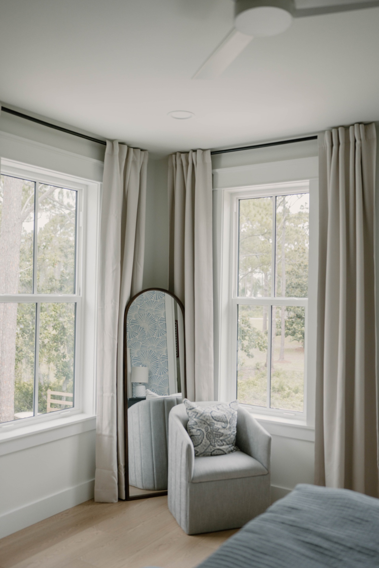 Bedroom sitting nook with arched mirror